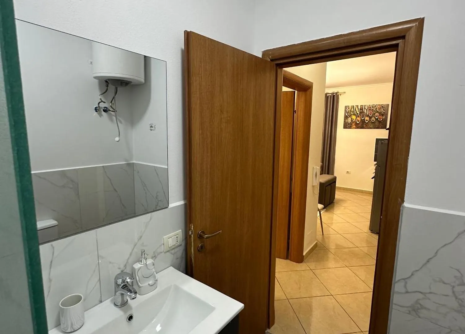 아파트 Laert'S Appartement 티라나