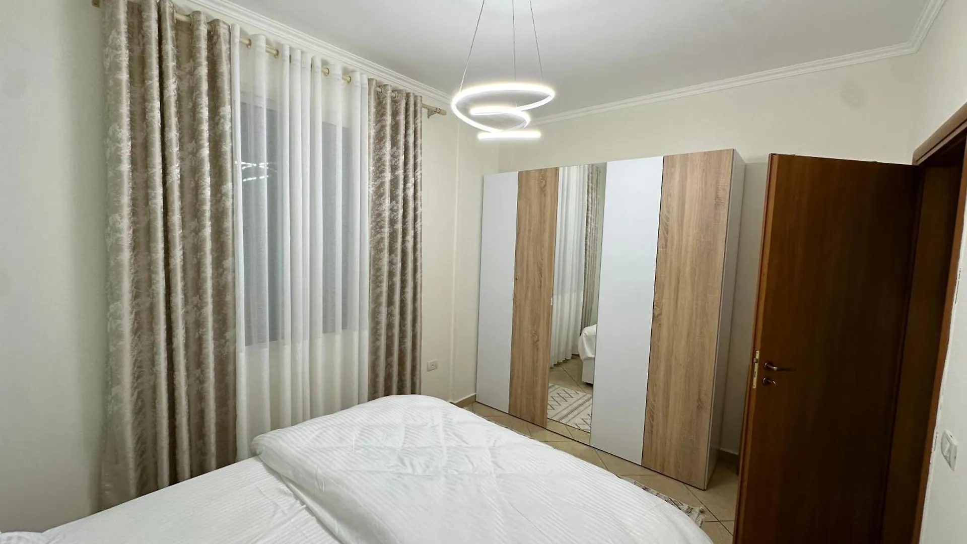Laert'S Appartement 티라나
